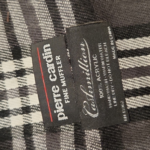 Stylish Scarf - Picture 2 of 3